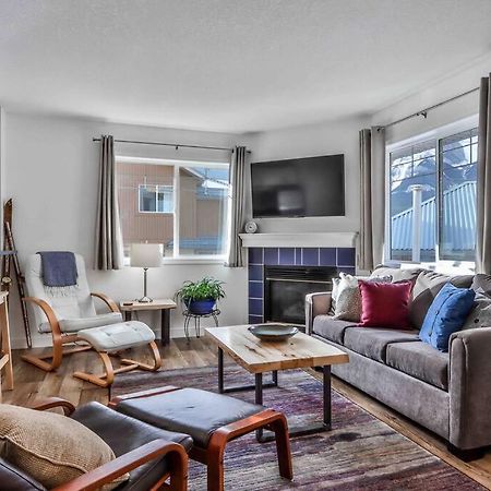Big Mountain Views - Bright 2-Story Corner Unit Apartment Canmore Exterior photo