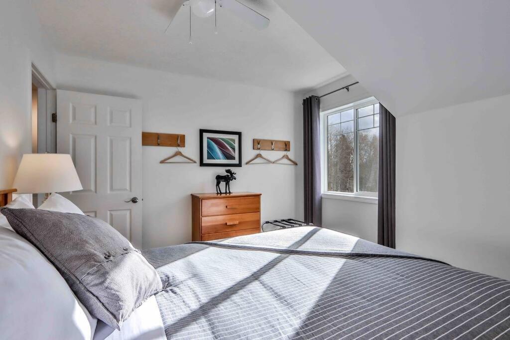 Big Mountain Views - Bright 2-Story Corner Unit Apartment Canmore Exterior photo