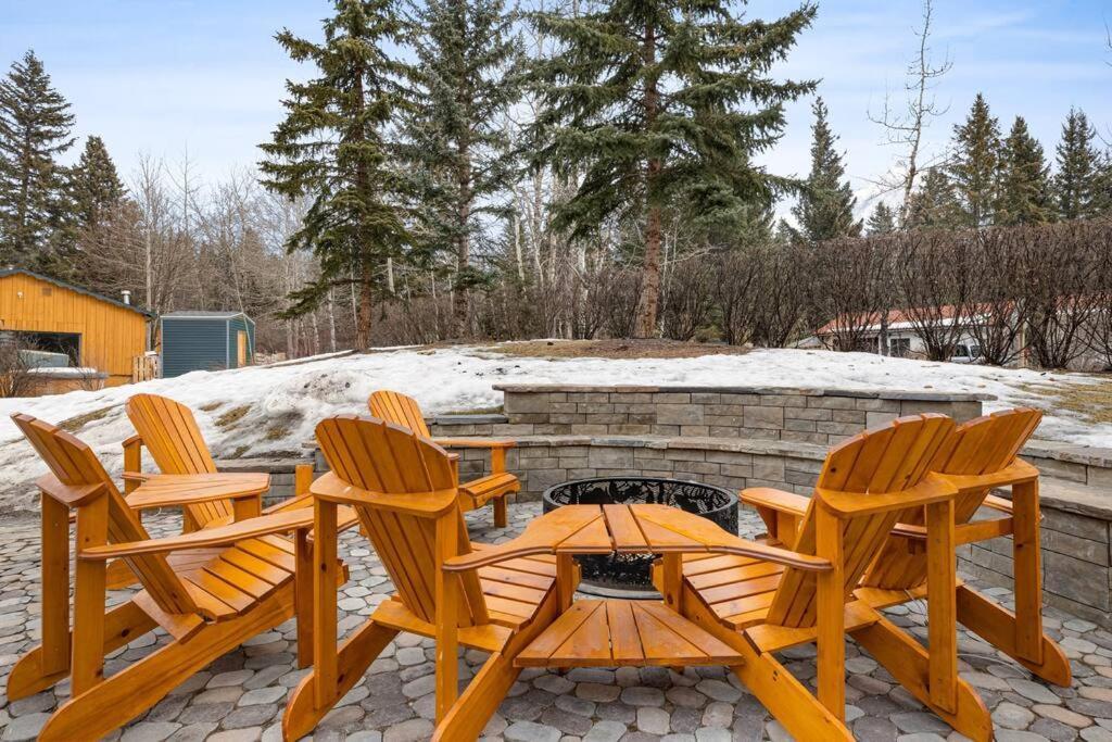 Big Mountain Views - Bright 2-Story Corner Unit Apartment Canmore Exterior photo